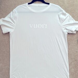 Vuori T-Shirt Mens L White Strato Graphic Tee Spellout V1039 Moisture Wicking